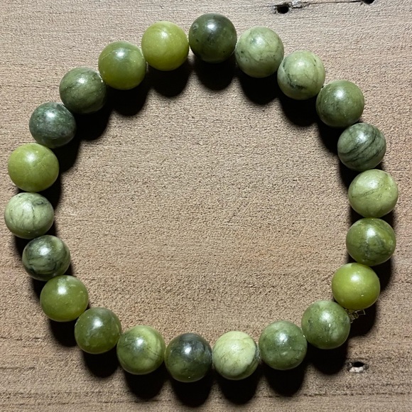 Genuine Jade Stretch Cord Bracelet - Picture 2 of 3